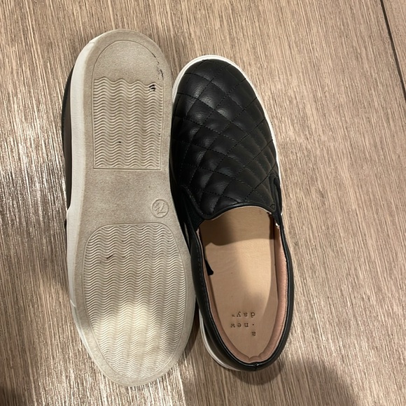 A New Day slip on Reese Sneakers - Picture 5 of 7